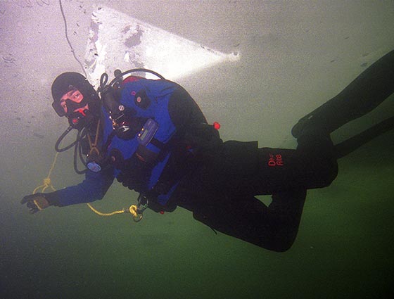 Ice diver